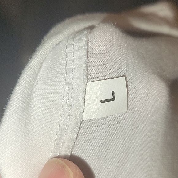 NWOT Grapic  Print Lips 💋 👅 Tongue Tunic Tshirt - Picture 9 of 9